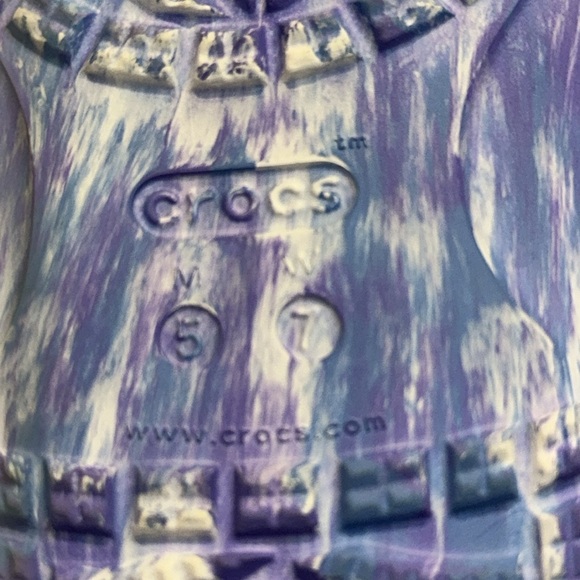 Crocs Marbled Sandal Size 7 W 5 M Pristine - Picture 12 of 16